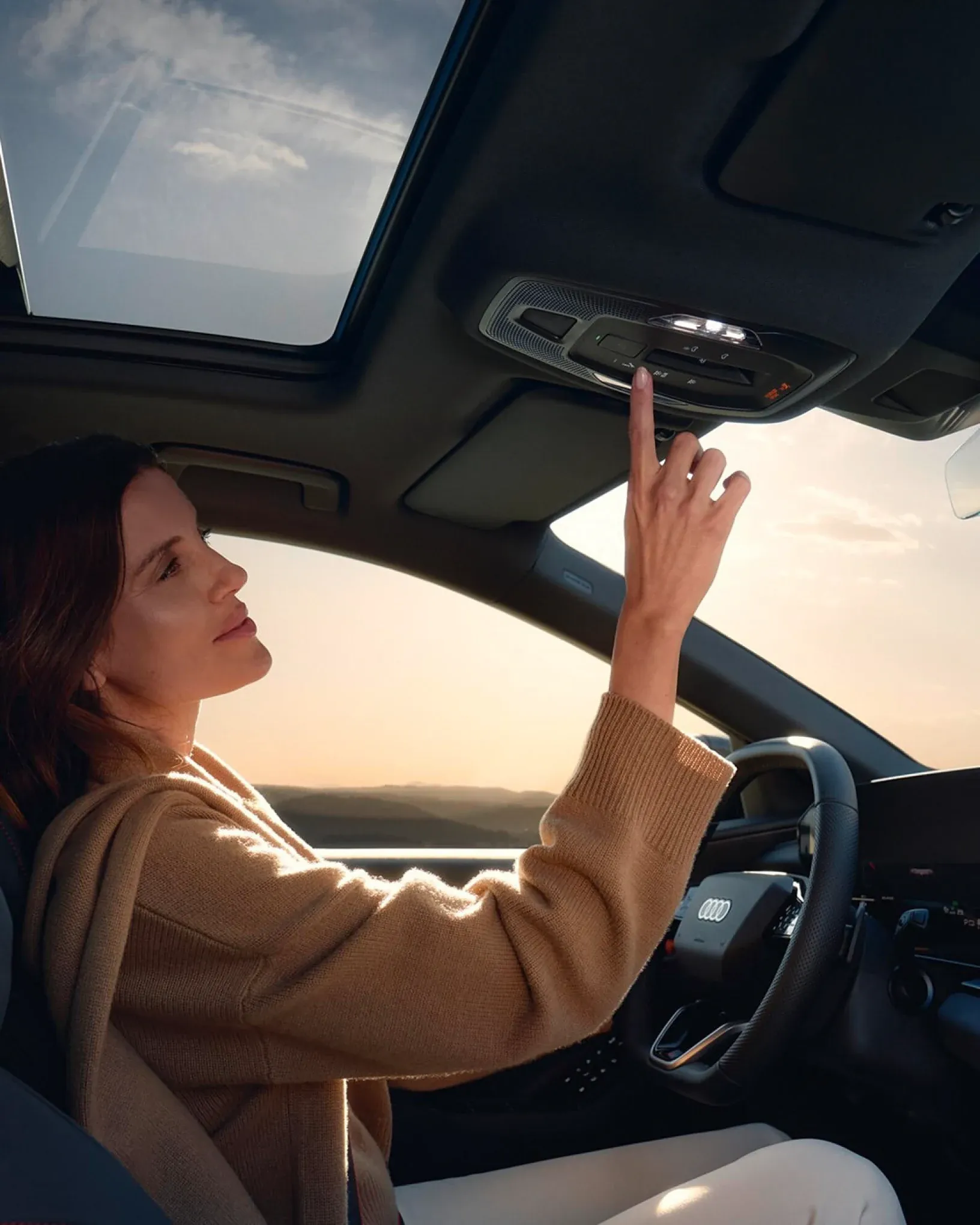 Conductora en el interior de un Audi