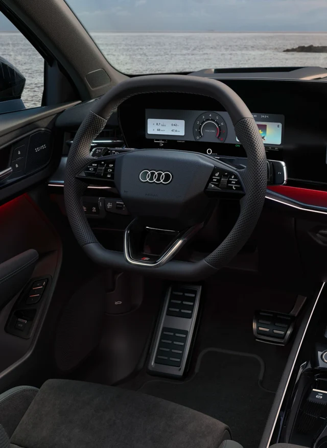 Interior de un Audi visto desde el asiento del conductor